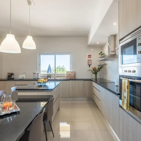 Vila Roja- Pe Sleeps 8 With Pool Air Con And Wifi *