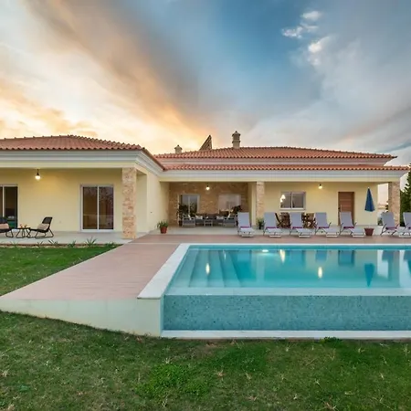 Roja- Pe Sleeps 8 With Pool Air Con And Wifi Olhos de Agua (Albufeira)