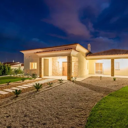 Roja- Pe Sleeps 8 With Pool Air Con And Wifi * Olhos de Agua (Albufeira)