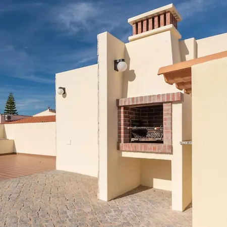 Vila Roja- Pe Sleeps 8 With Pool Air Con And Wifi