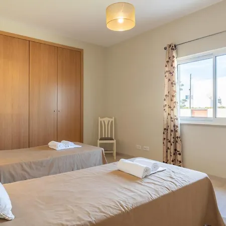 Roja- Pe Sleeps 8 With Pool Air Con And Wifi Vila Olhos de Agua (Albufeira)
