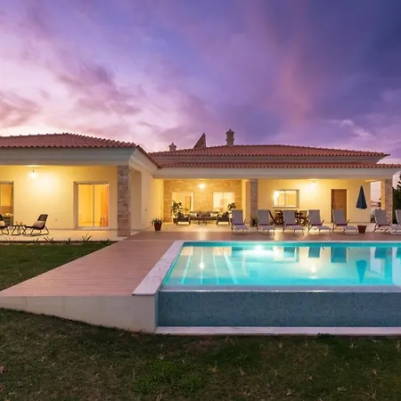 Roja- Pe Sleeps 8 With Pool Air Con And Wifi *