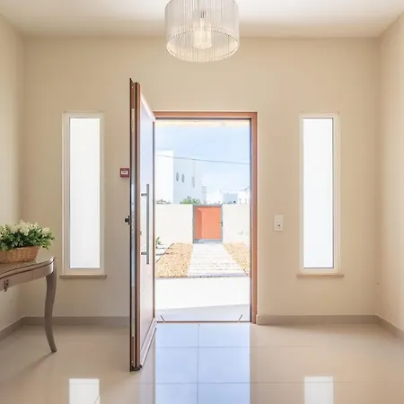 Roja- Pe Sleeps 8 With Pool Air Con And Wifi *