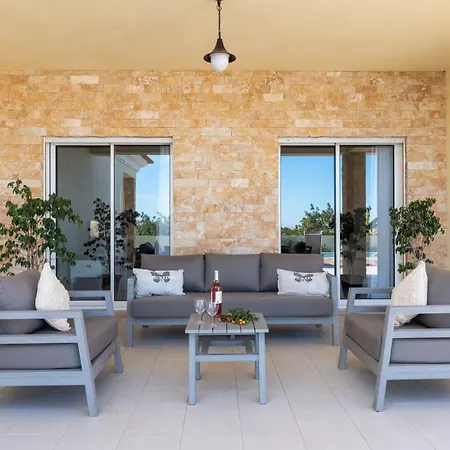 Vila Roja- Pe Sleeps 8 With Pool Air Con And Wifi *