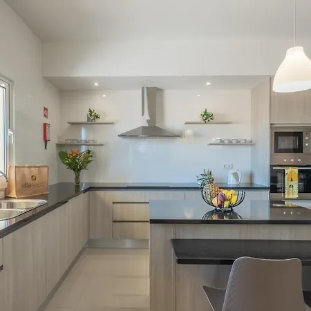 Roja- Pe Sleeps 8 With Pool Air Con And Wifi Vila *