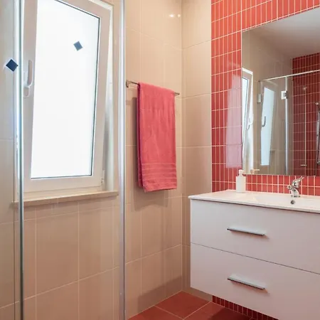 Roja- Pe Sleeps 8 With Pool Air Con And Wifi * Olhos de Agua (Albufeira)