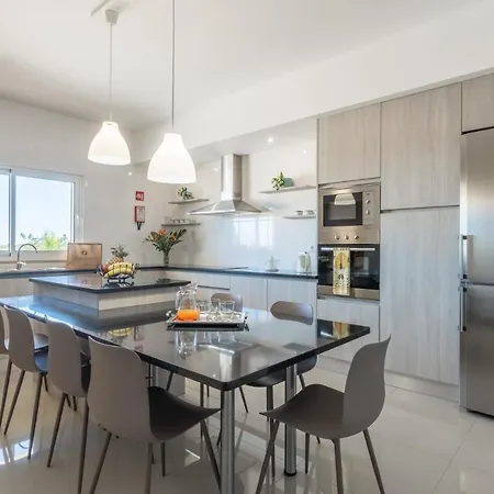 Roja- Pe Sleeps 8 With Pool Air Con And Wifi * Olhos de Agua (Albufeira)