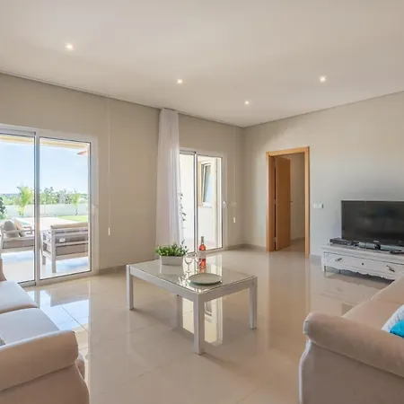 Roja- Pe Sleeps 8 With Pool Air Con And Wifi Olhos de Agua (Albufeira)