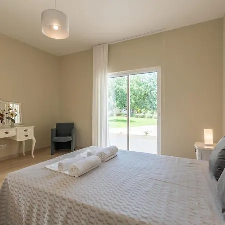 Roja- Pe Sleeps 8 With Pool Air Con And Wifi