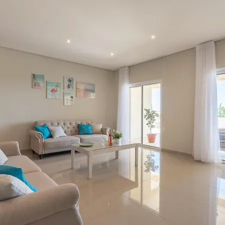 Roja- Pe Sleeps 8 With Pool Air Con And Wifi Olhos de Agua (Albufeira)